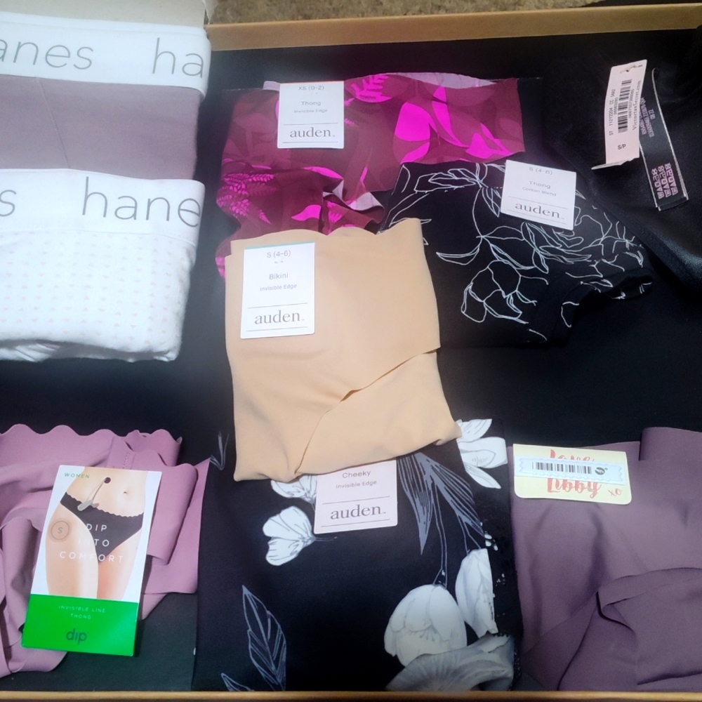 XS 2 pairs briefs, 4 thongs and 3 bikini style panties